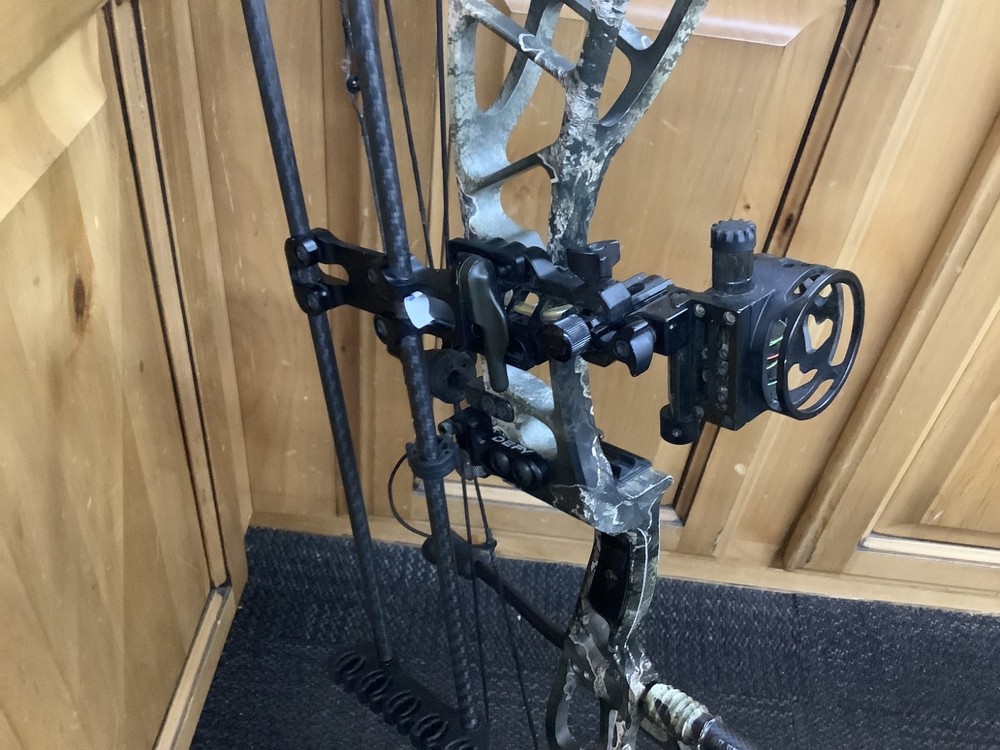 Xpedition MX-16 Camo Right Handed Compound Bow