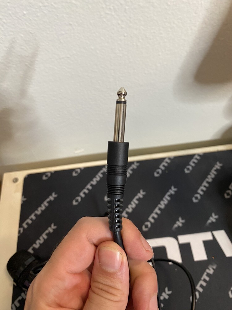 Singing Machine Wired Unidirectional Dynamic Karaoke Microphone - Black - SMM205