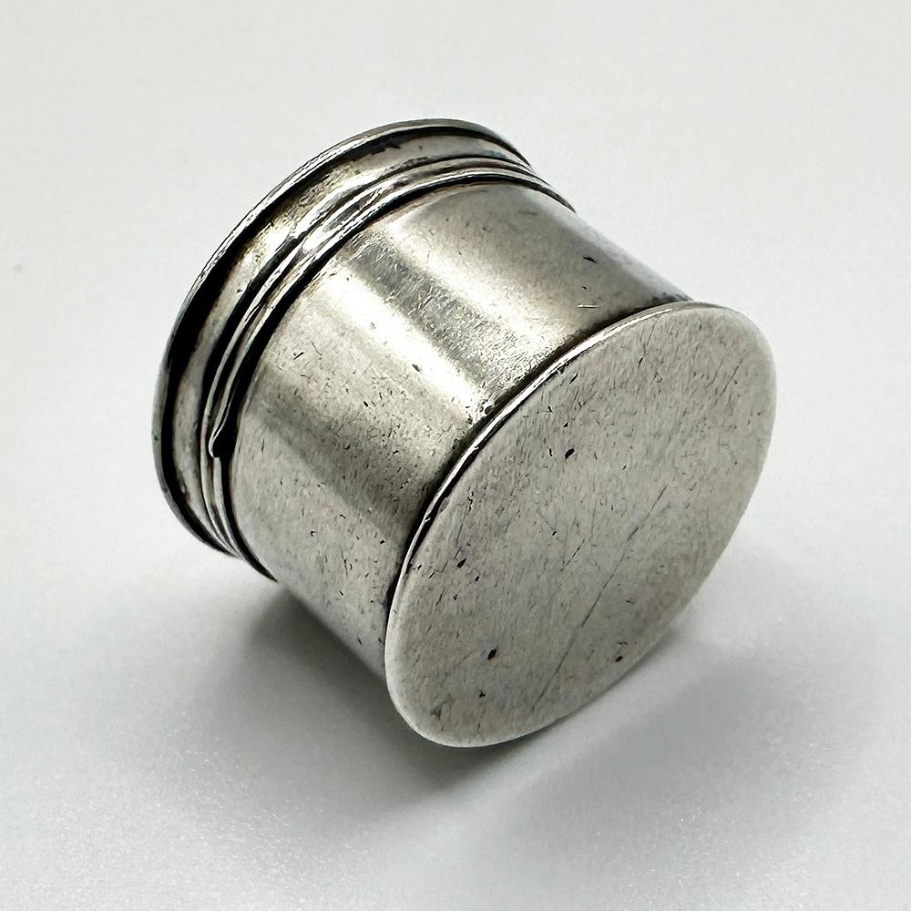 LATE 17TH / EARLY 18TH SOLID SILVER CENTURY COUNTER BOX c1700