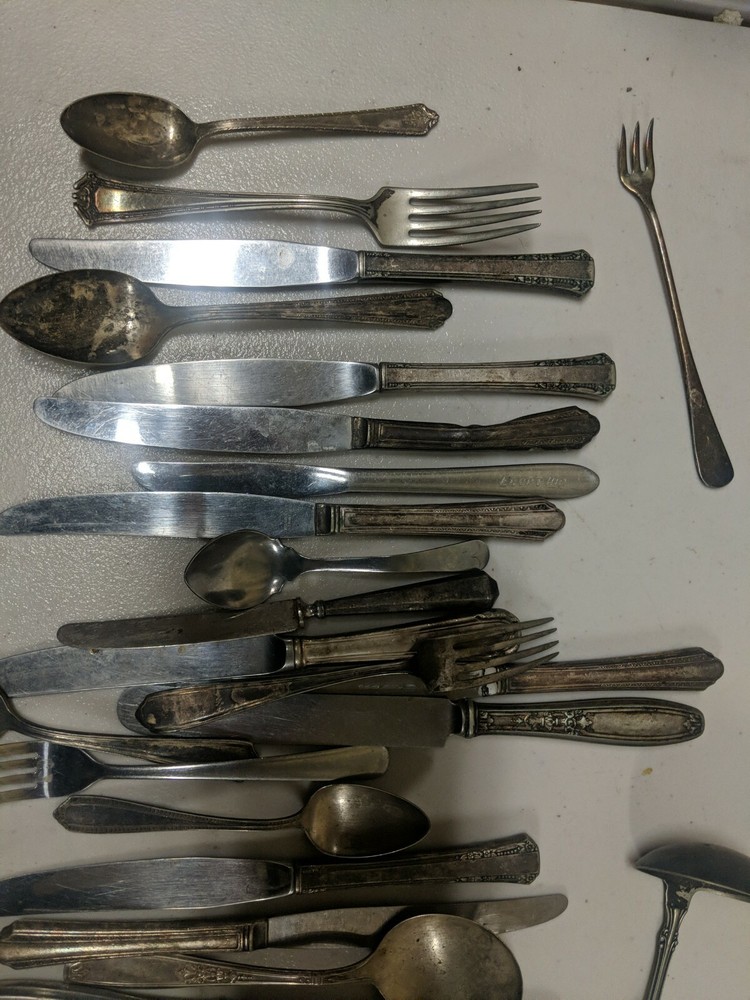 32 Pc Lot Silverware Silverplate Flatware ~ shelf181