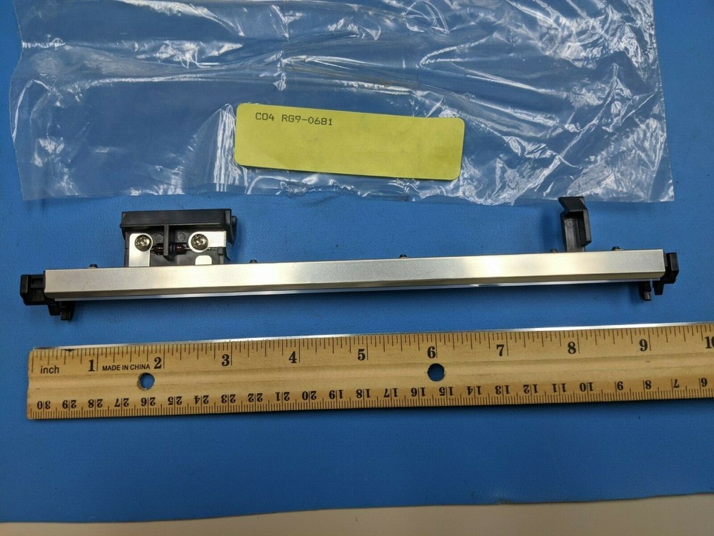 HP RG9-0681-000CN  Roller Guide ( one )