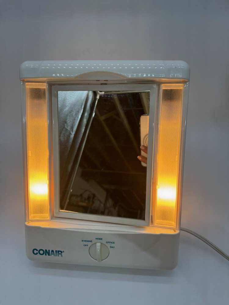 CONAIR 2-Sided Makeup Mirror, 4 Light Setting Incandescent Lighting TM8LX Tested