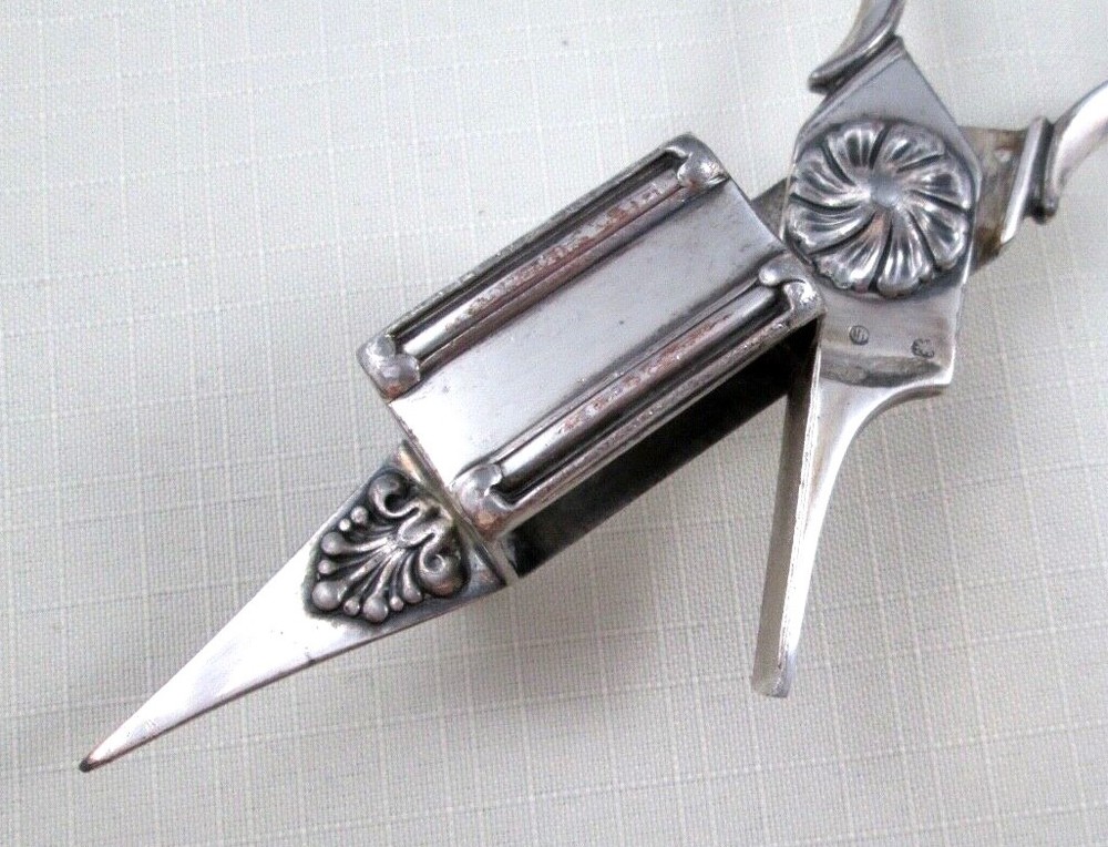 Victorian HALLMARKED Silver CANDLE Wick SNUFFER Excellent Condition FOOTED