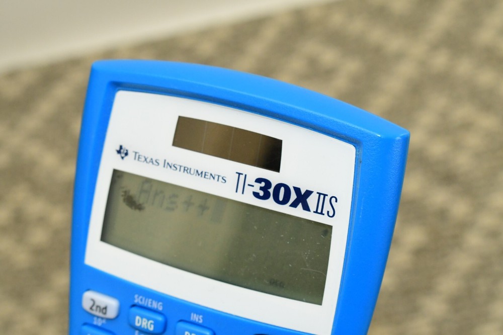 Texas Instruments TI-30XIIS - Light Blue Preowned w/ Cover SCREEN DEFECT