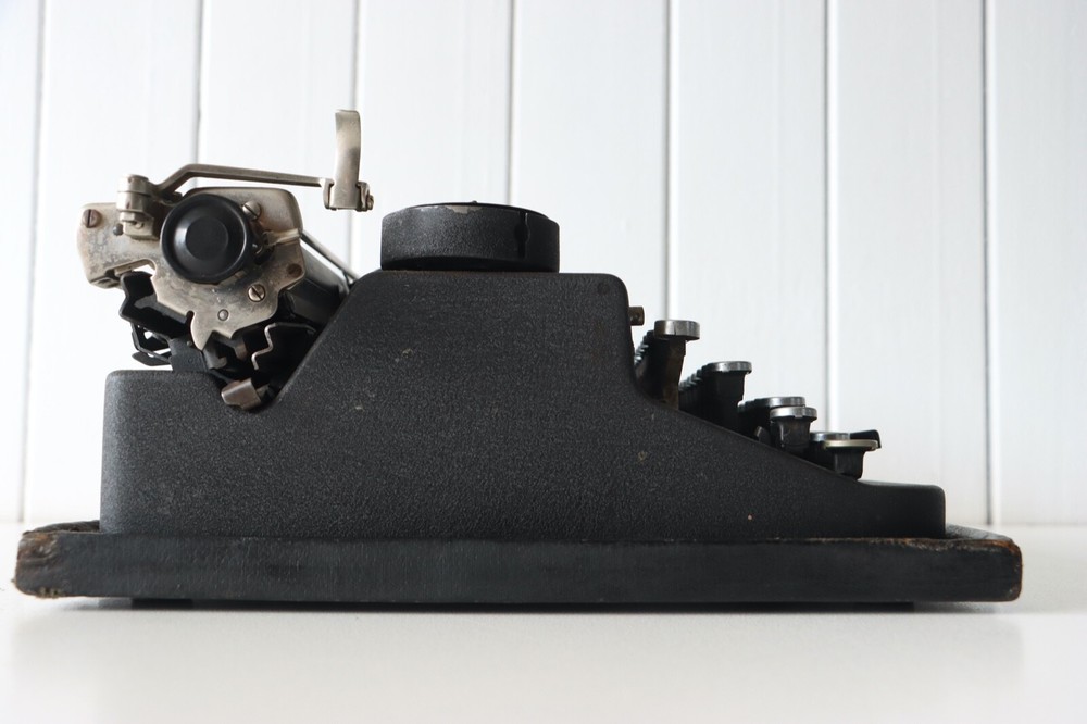 Antique Underwood Portable Typewriter - Excellent Working Condition!