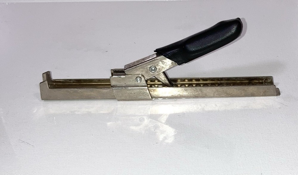 Swing-A-Way Adjustable Jar Opener Metal Kitchen Tool Gadget