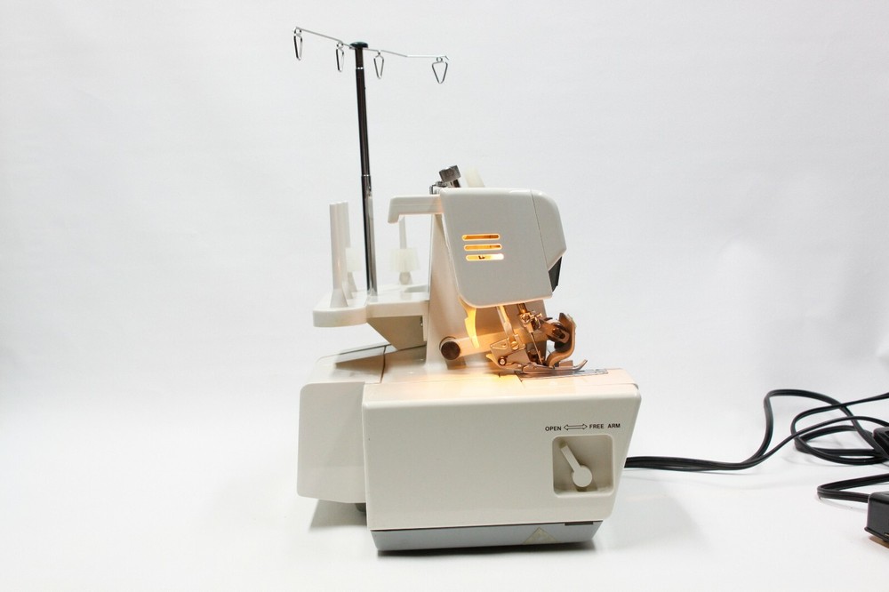 SIMPLICITY EASY LOOK SL804SP SERGE SERWING MACHINE