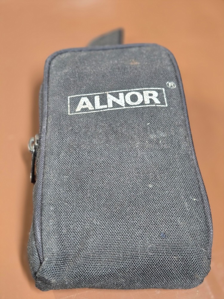 ALNOR 9850 Air Velocity Indicator with case