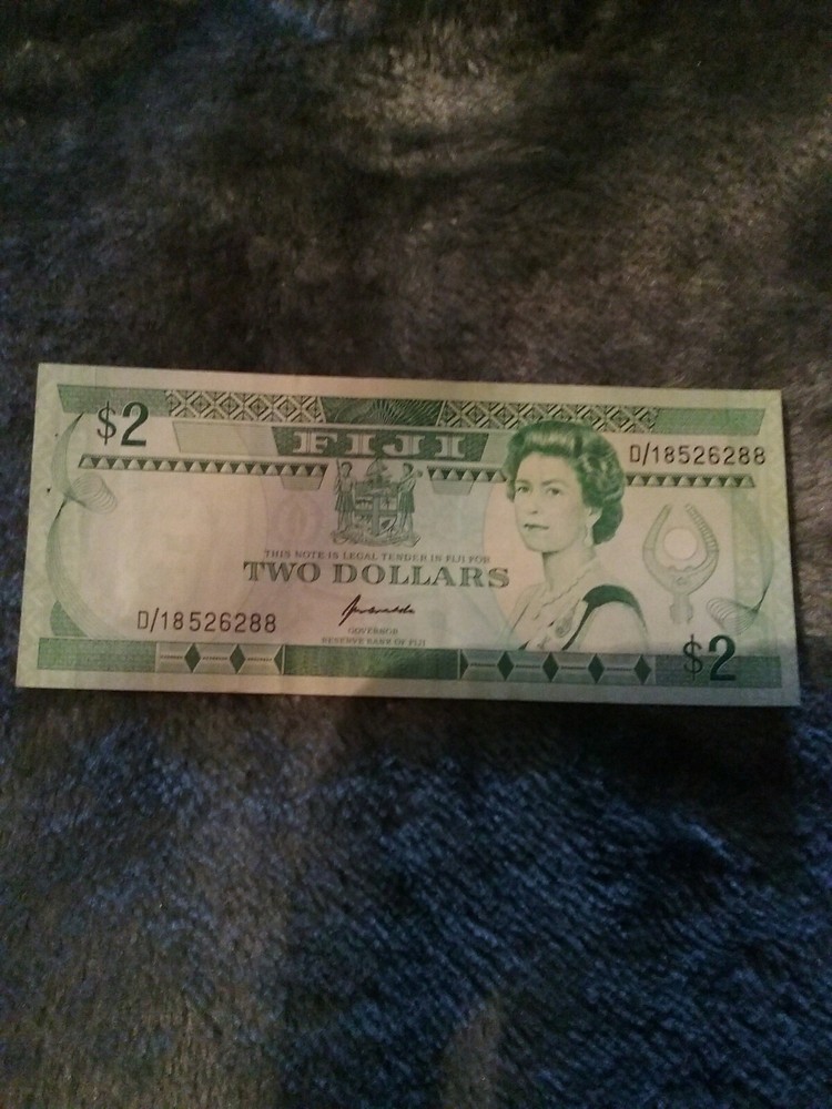 FIJI TWO DOLLARS NOTE No. D/ 18526288 EXCELLENT CONDITION