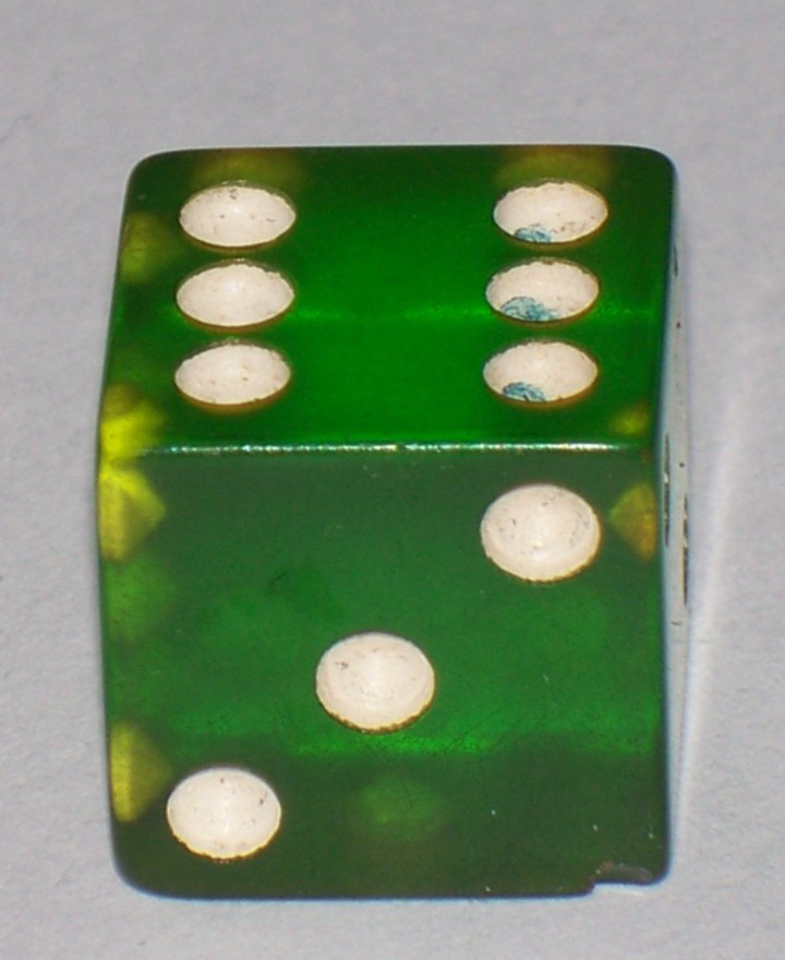 VINTAGE APPLE GREEN TRANSLUCENT DICE