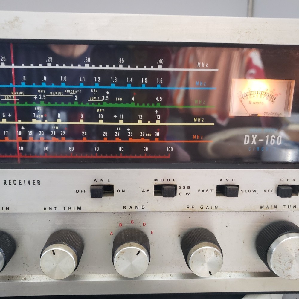 Vintage Realistic DX-160 Solid State Communications Recievers - Tested