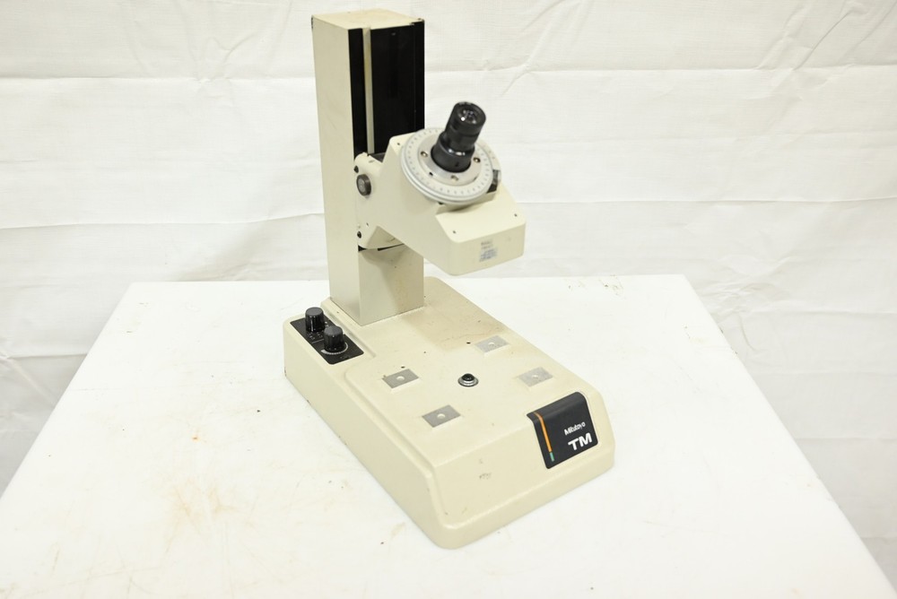 Mitutoyo 176-811A Toolmakers Microscope