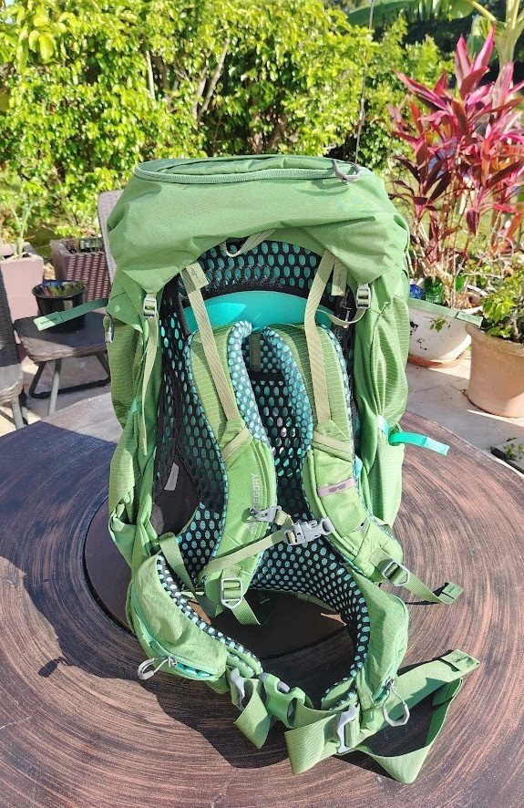 Gregory Kalmia 60L Women's Backpacking Pack Ventilated Backpanel Bladder ready