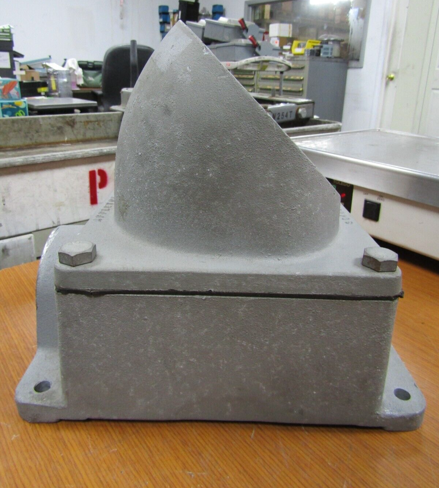 💥APPLETON 304026 ANGLED ADAPTER W/ 304030 RECEPTACLE BASE