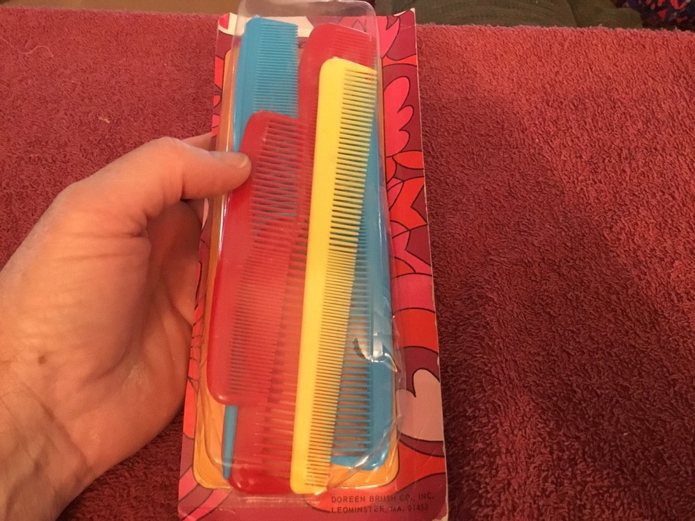 New Assorted Plastic Combs