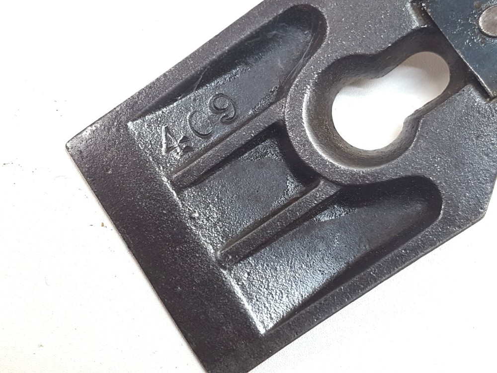 4112 Sargent No. 409; Lever Cap