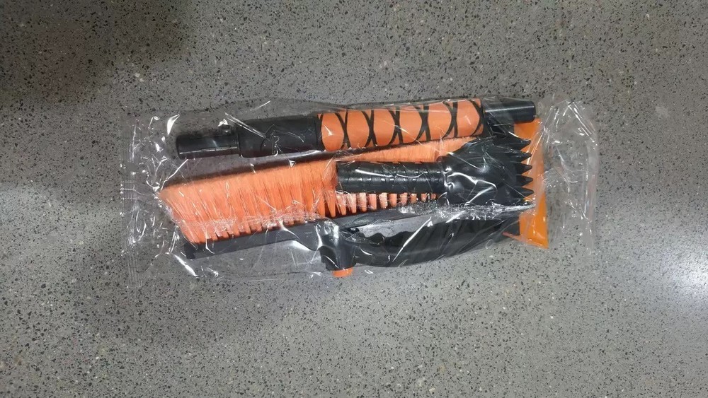 2 in 1 35.4" Extendable Snow Brush ice Scraper car Windshield with 360°Rotating