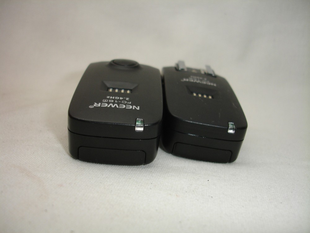 Neewer 2.4GHz Flash Camera Trigger Transmitter & Receiver (no cables)