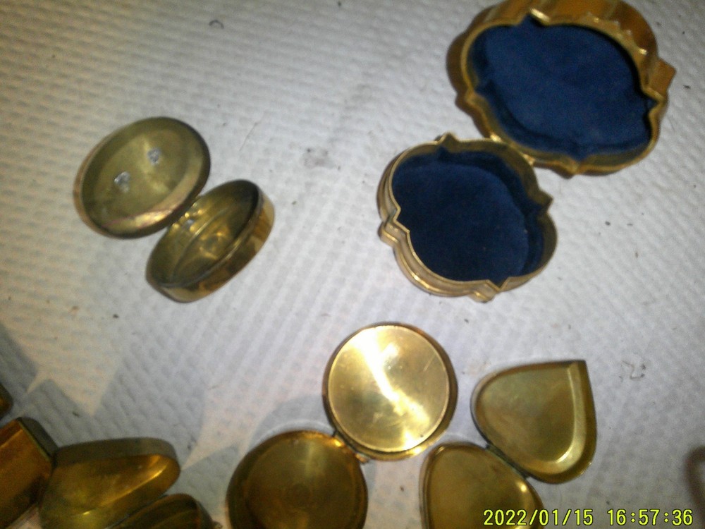 6 NINTAGE BRASS SMALL COMPOTES HEART SHAPE OTHERS