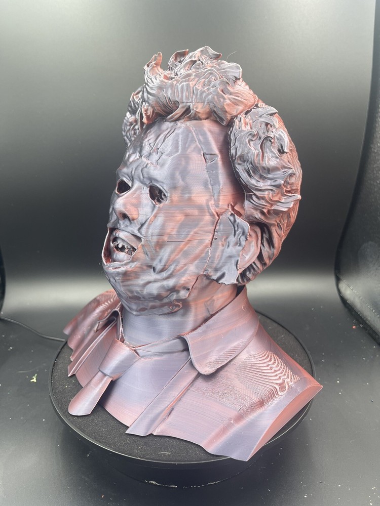 LEATHERFACE BUST! (RED/BLACK)