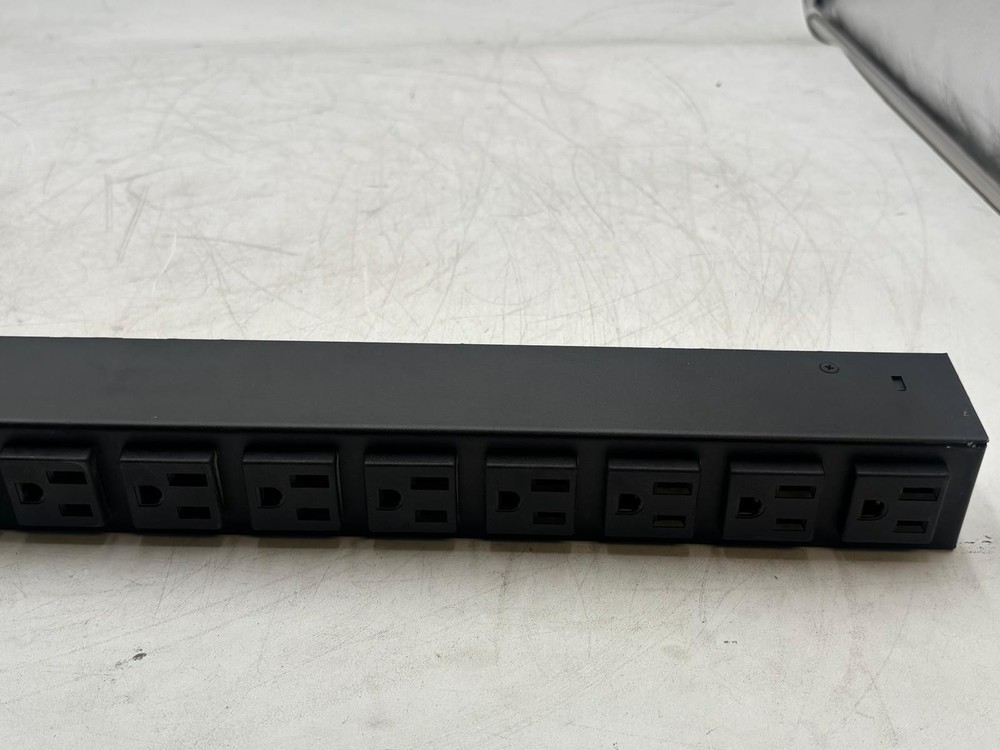 APC AP9567 Basic Rack-Mount PDU Power Distribution Strip