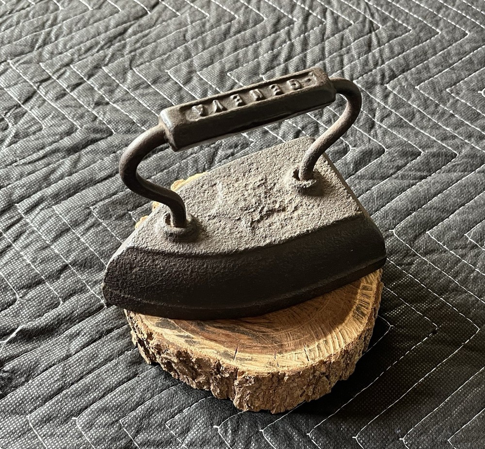 Vintage Geneva Sad Iron Star 8lbs