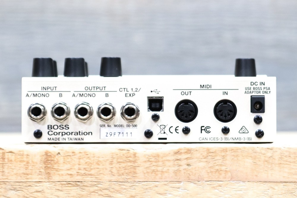 Boss DD-500 Digital Delay 12 Versatile Delay Modes with Looper Effect Pedal