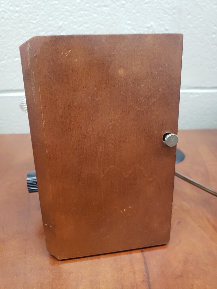 Vintage SETH THOMAS ELECTRONIC METRONOME Electric w/ Light Up Pulse E962-000