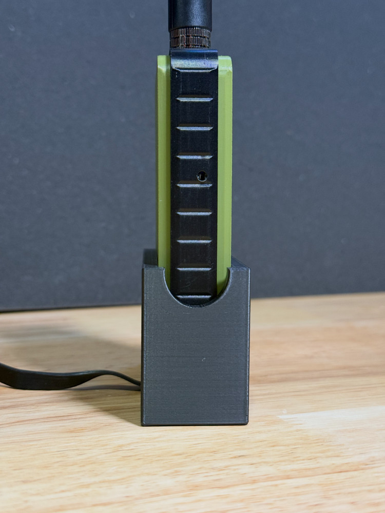 Meshtastic LILYGO T-Deck Radio Charging Dock