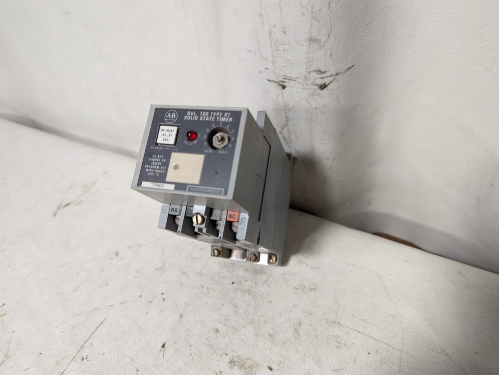 Allen-Bradley 700RTNX1 solid state timer, type RT, 110-120VAC