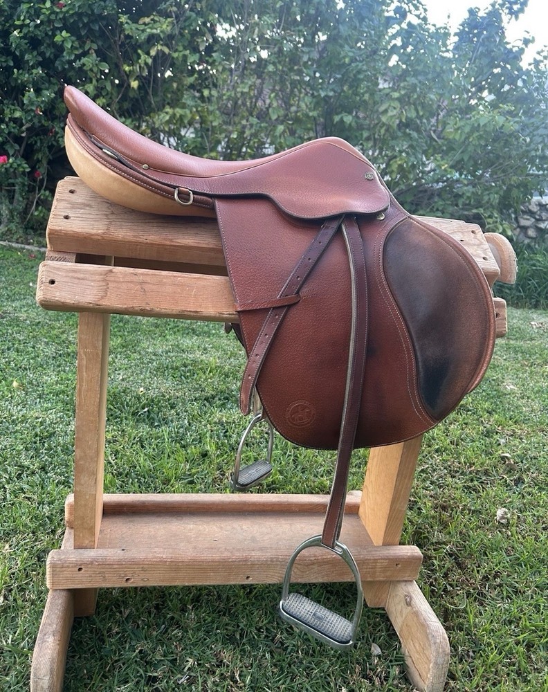 Crosby Saddle 16” English/jumping
