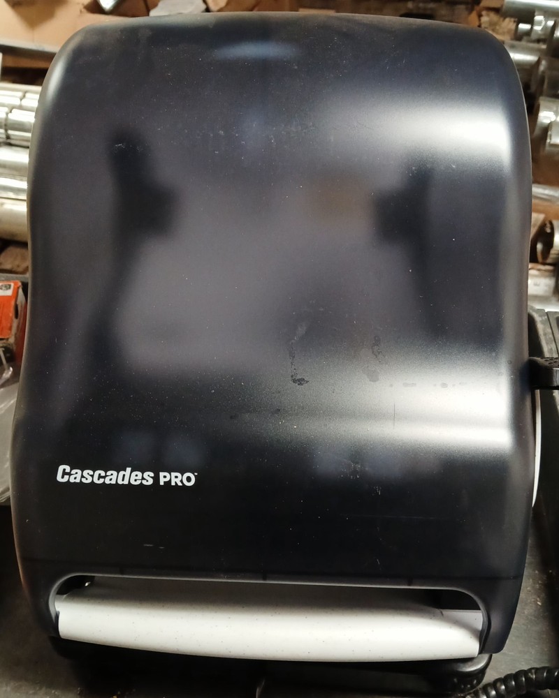 Manual Paper Towel Dispenser
