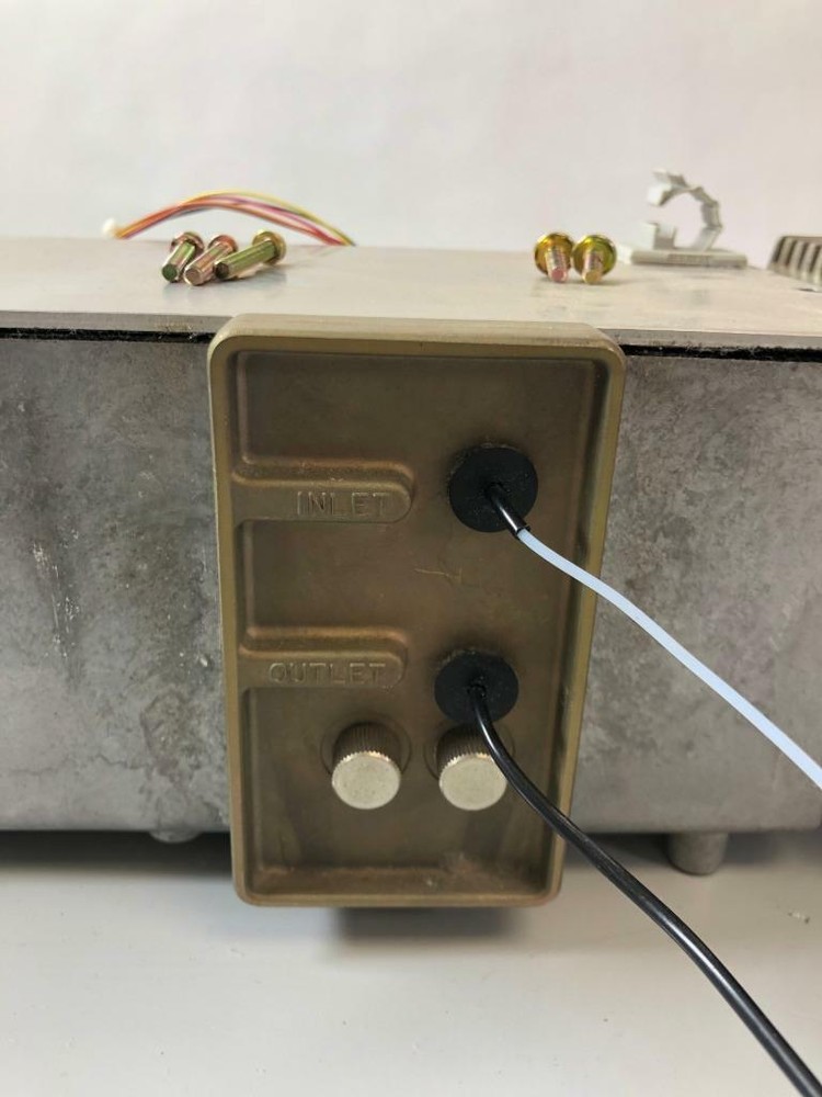 Detector assembly with flow cell for HPLC