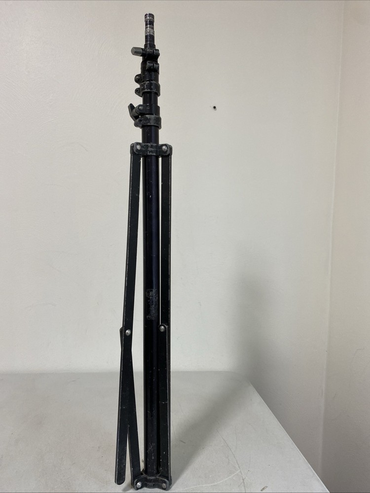 Speedotron Lightweight Air Cushioned Light Stand 3 Risers