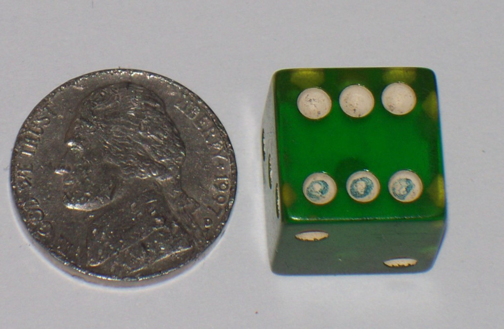 VINTAGE APPLE GREEN TRANSLUCENT DICE