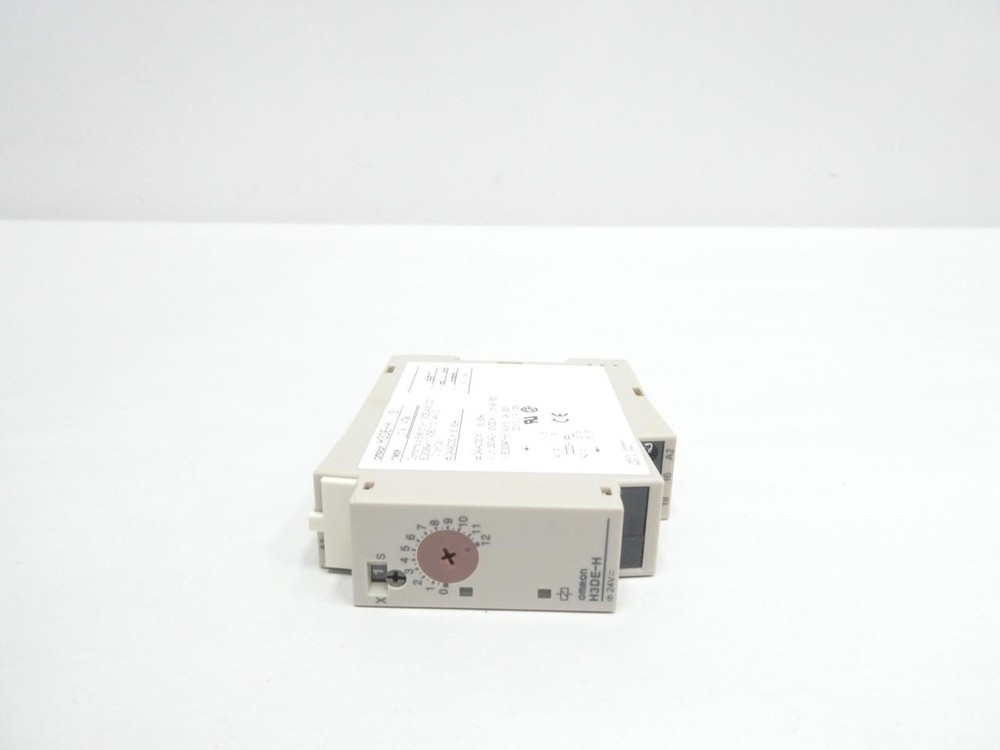 Omron H3DE-H(S) Timer 24v-ac/dc