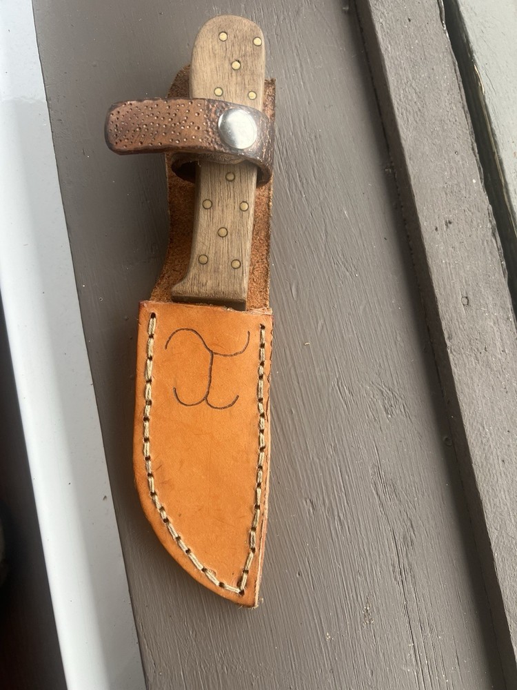 ￼ Vintage Drop Point Hunter