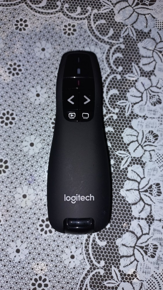 Logitech R400 Laser Presentation Remote - Black