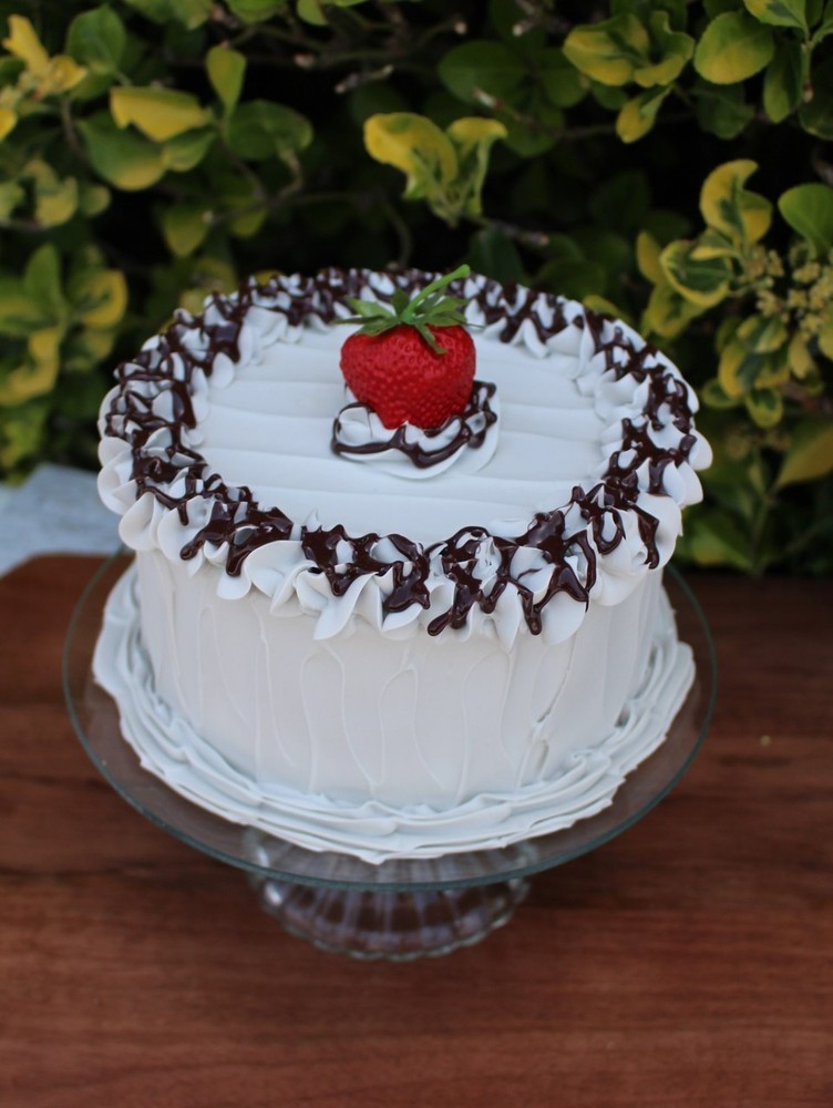 Just Dough It Replica Vanilla Frosted Cake, 7" (W0304)