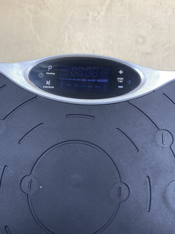 MINI VIBRATION PLATE NEW WITH REMOTE AND MANUAL