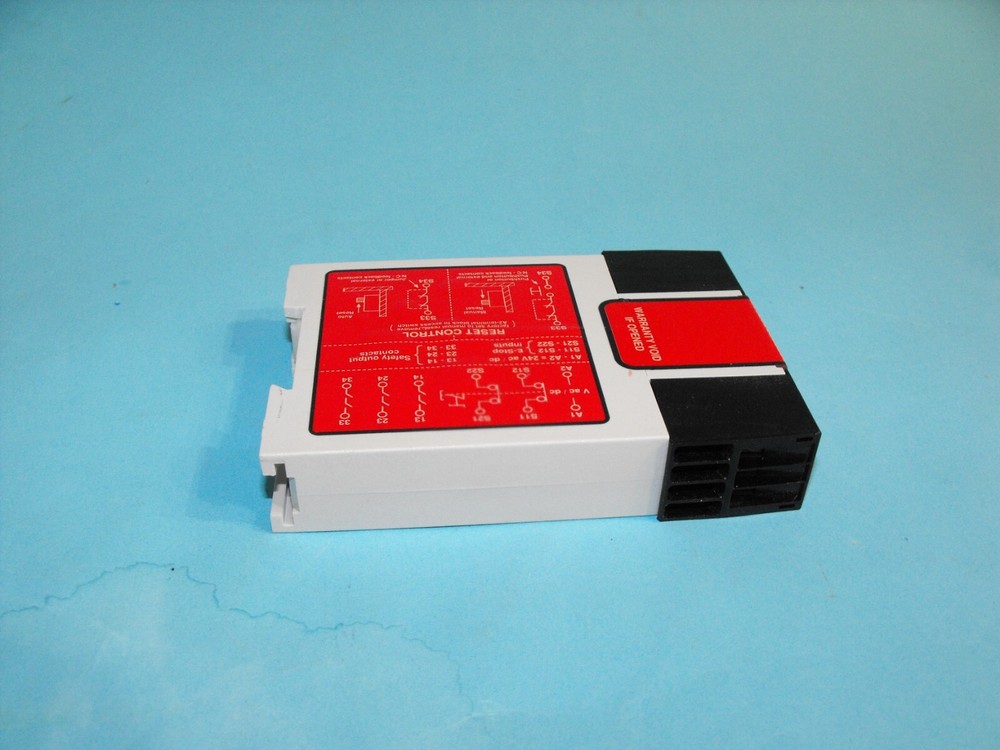 Banner ES-FA-9A.E-Stop Safety Relay Module 24V AC/DC.USED
