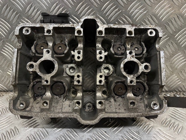 HONDA VFR 750 front cylinder head