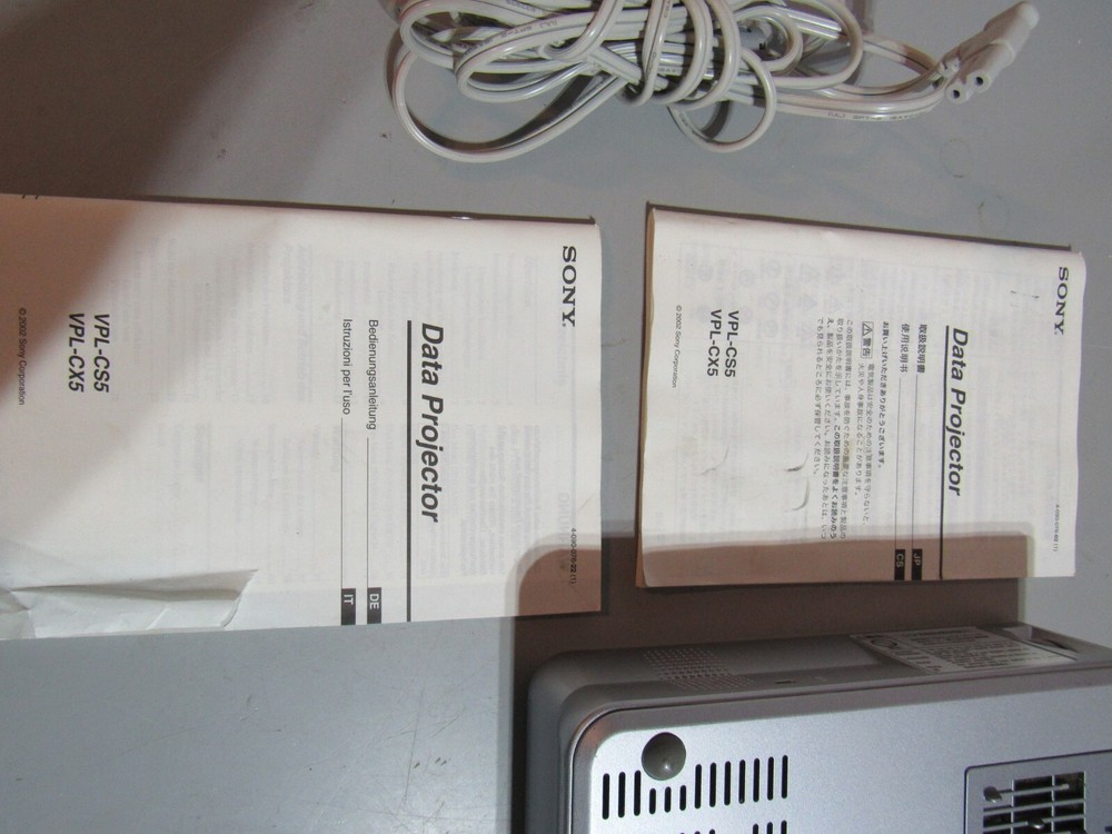 SONY VPL-CS5 SVGA LCD Data Projector