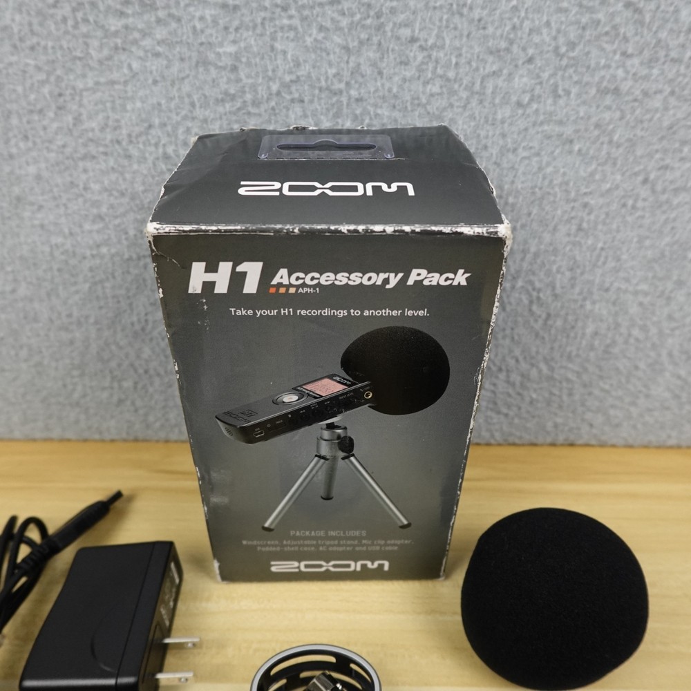 Zoom Handy Recorder H1 Portable With Accessory Pack and Memory Tested