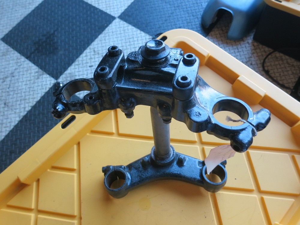 82 YAMAHA SECA TURBO TRIPLE CLAMP ASSY