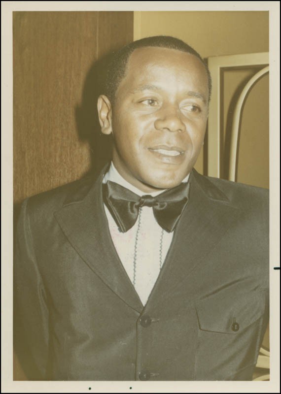 FLIP WILSON - PHOTOGRAPH SIGNED