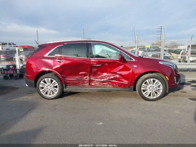 XT5 2017 Glove Box 4972233