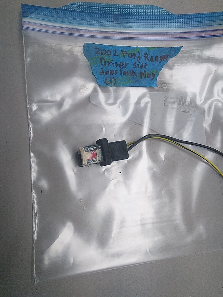 2002 FORD RANGER DRIVER LEFT DOOR LOCK LATCH PLUG (PLUG ONLY)