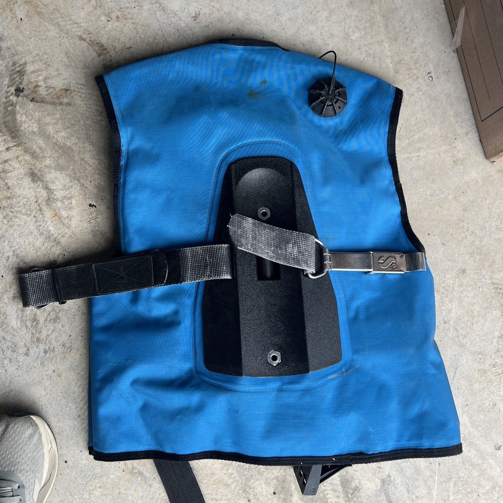 Scubapro Classic Buoyancy Compensator Device (BCD), Untested L