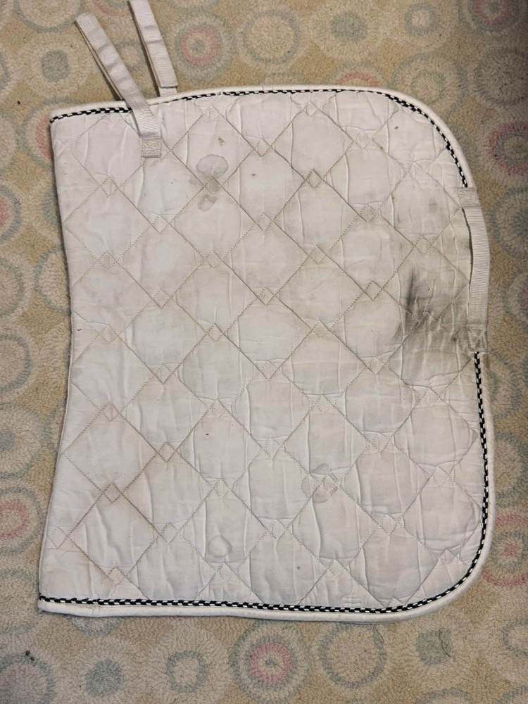 4 saddle pads in this bundle- multiple brands.